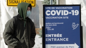 A man enters a COVID-19 vaccination site in Montreal, on Dec. 1, 2021. (Ryan Remiorz / THE CANADIAN PRESS)