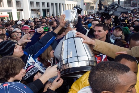 Montreal Alouettes fans reach out to touch the Grey Cup Wednesday, December 2, 2009 during the victory parade in Montreal. The Alouettes beat the Saskatchewan Roughriders 28-27 Sunday in the 97th CFL Grey Cup on Sunday. (THE CANADIAN PRESS/Ryan Remiorz)