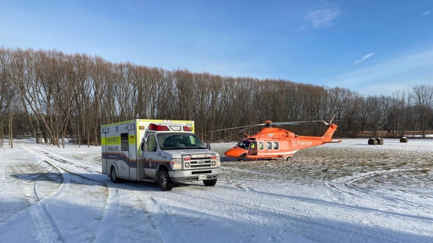 Seorang pria menderita luka serius dalam insiden mobil salju di ujung barat Ottawa
