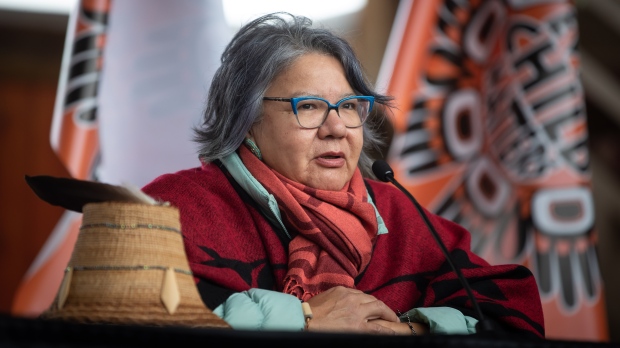 Omicron: Kunjungan kepausan pribumi ditunda hingga 2022