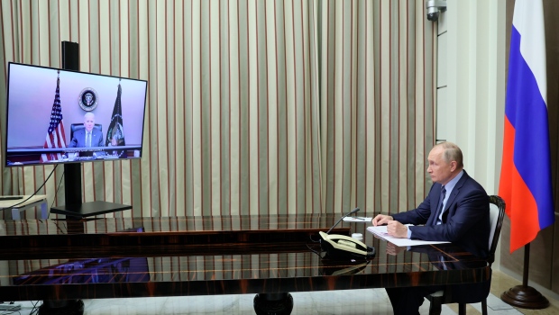 Biden, Putin ancang-ancang selama 2 jam saat ketegangan Ukraina meningkat