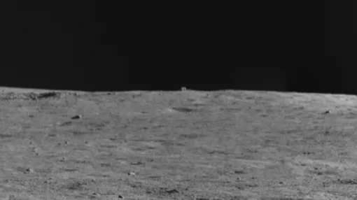Strana “capanna” avvistata dal rover cinese sulla superficie lunare