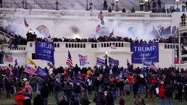 6 Januari panggilan panel enam orang yang membantu merencanakan demonstrasi Trump