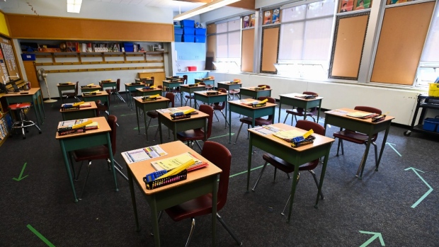 Dewan sekolah Ontario menyarankan untuk mengosongkan loker sebelum istirahat