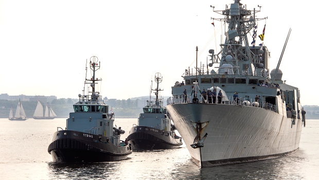 Fregat Kanada HMCS Fredericton kembali ke rumah setelah misi enam bulan