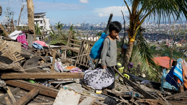Topan Filipina: Gubernur peringatkan penjarahan