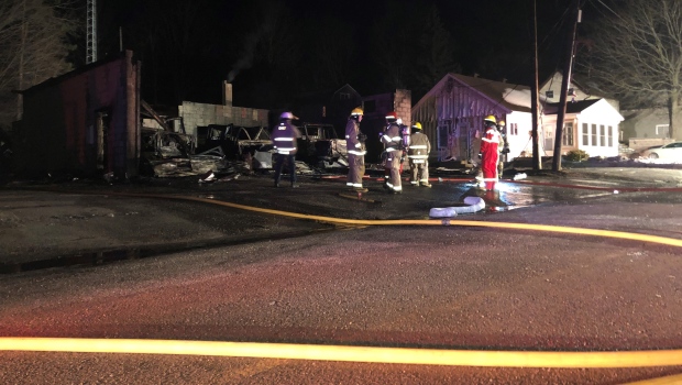 Kebakaran menghancurkan stasiun pemadam kebakaran di Portland, Ontario.