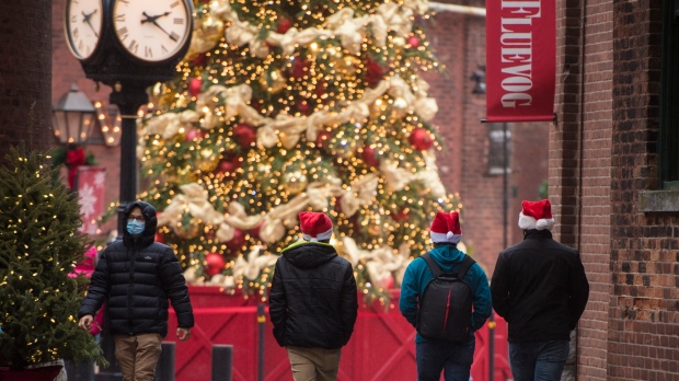Everything that's open and closed Christmas weekend 2021 in Toronto