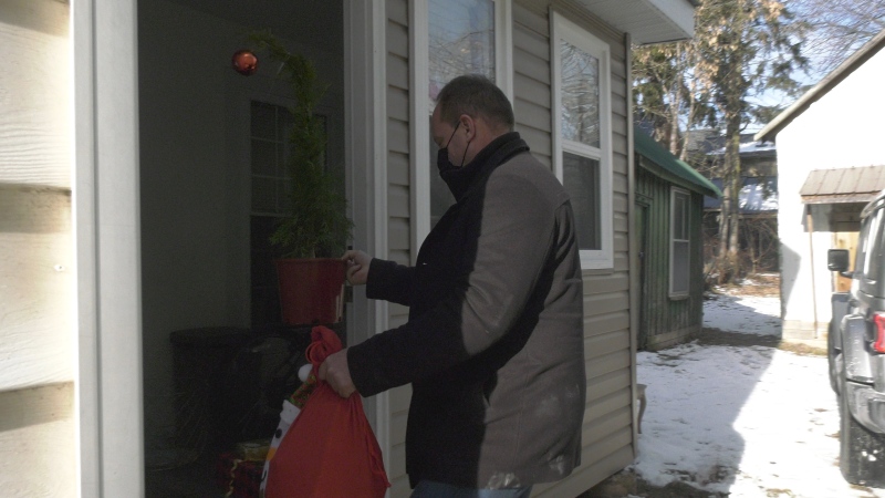 Michael Buckberrough drops off Christmas gifts and food to his daughter Amy, who is in quarantine at Queen's University after being in close contact with a confirmed case. (Kimberley JohnsonCTV News Ottawa)