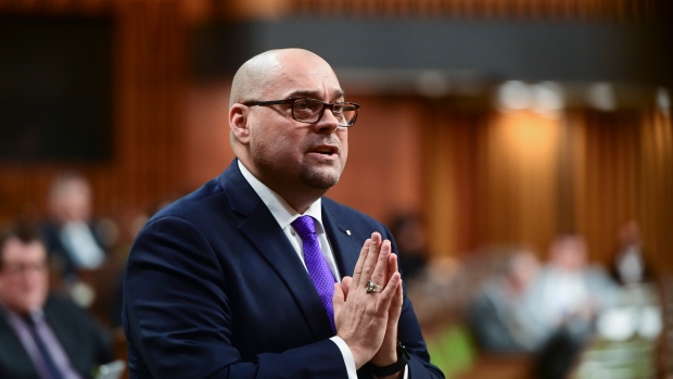 Anggota parlemen konservatif mempertanyakan penundaan hotline bunuh diri saat panggilan krisis COVID-19 berlanjut