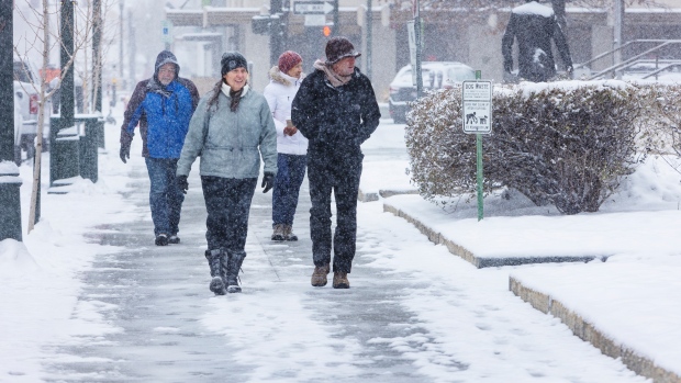 Omicron ‘badai salju’ untuk mengganggu AS, para ahli memperingatkan