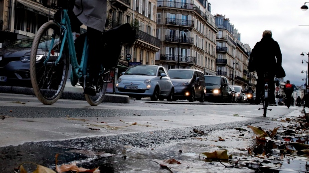 France will force car ads to place messages encouraging cycling, walking