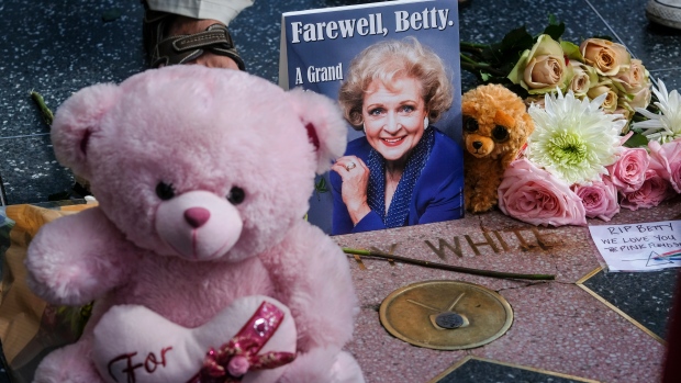 Hollywood stars remember Betty White