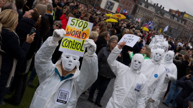 Protes COVID-19: Ribuan orang berkumpul di Amsterdam meskipun dilarang
