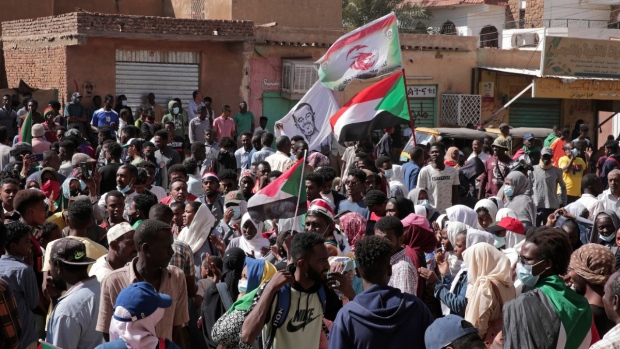 Protes anti-kudeta di Sudan di tengah gejolak setelah PM mengundurkan diri