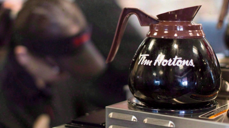 Coffee on a hot plate at a Tim Hortons outlet in Oakville, Ont. on Sept.16, 2013. (Chris Young / THE CANADIAN PRESS)