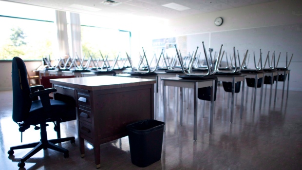 Beberapa dewan sekolah di Ontario memperingatkan kemungkinan pembatalan kelas pada menit-menit terakhir selama lonjakan COVID-19