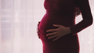 A new study has found that pregnant people were more likely to experience severe outcomes of COVID-19 and more likely to lose their baby if they weren't vaccinated. (Pexels)