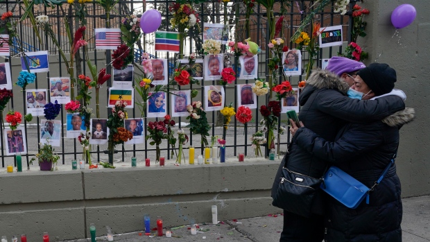 Api Bronx: Pencurahan kesedihan saat para korban dibaringkan