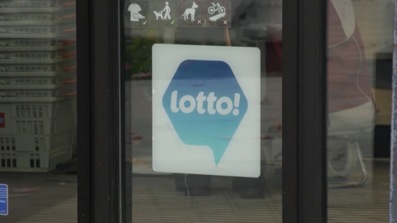 Scammer posed as $70M lotto winner
