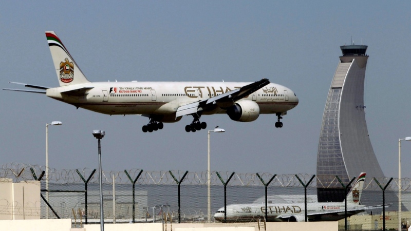 An Etihad Airways plane prepares to land at the Abu Dhabi airport in the United Arab Emirates, on May 4, 2014. (Kamran Jebreili / AP) 