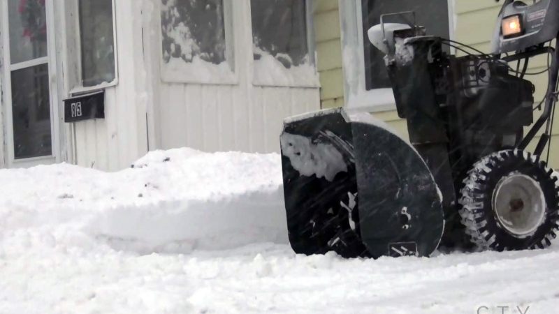 Barrie residents dig out from snowstorm
