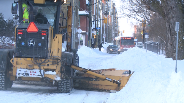 Badai salju Ottawa: Membersihkan setelah rekor hujan salju
