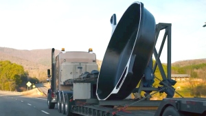 Giant cast iron skillet hitches ride on I59