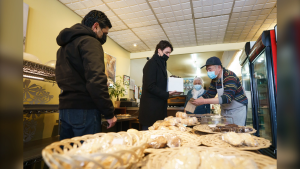 Prime Minister Justin Trudeau and Ottawa Centre MP Yasir Naqvi visit the Brown Loaf Bakery on Elgin Street. (Photo courtesy: Twitter/JustinTrudeau)