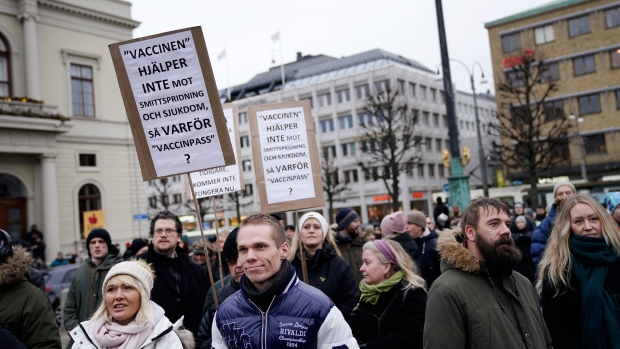 Protes paspor vaksin di Eropa menarik ribuan orang