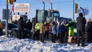 Convoy reaches Ontario as PM pushes back