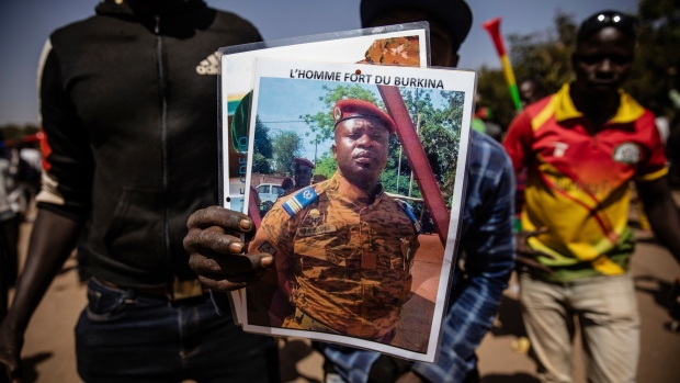 Pemimpin junta Burkina Faso menjanjikan keamanan, ketertiban