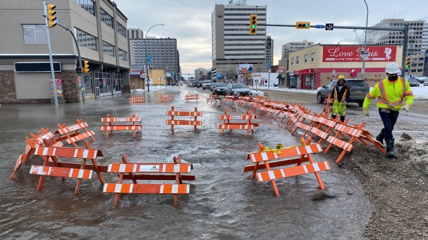 City of Regina crews work to contain a water main break at Broad Street and 11th Avenue on Jan. 28, 2022. (Jason Delesoy/CTV News) 