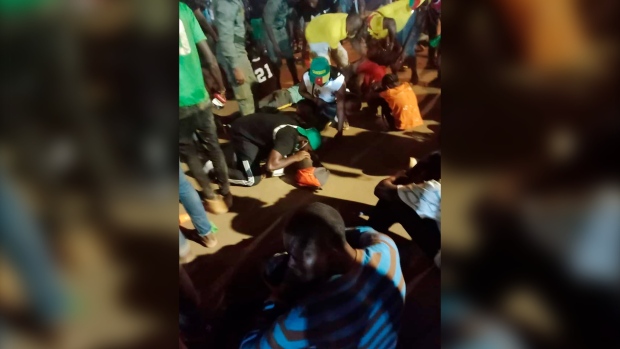 Kamerun menyalahkan kematian stadion pada gelombang ‘besar-besaran’ penggemar