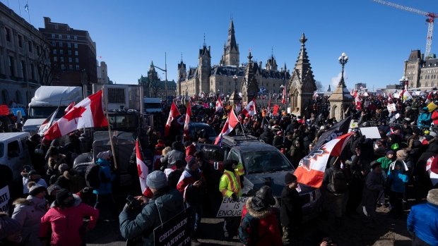 Protesters return to Parliament Hill for second day of 'Freedom Convoy' rally