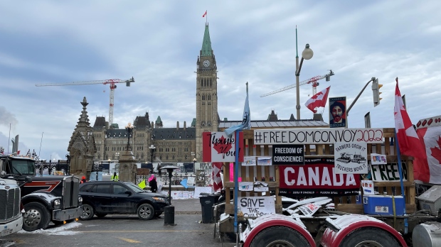 Pusat Kota Ottawa ‘di luar kendali’ dengan konvoi pengunjuk rasa ‘memanggil tembakan’: walikota