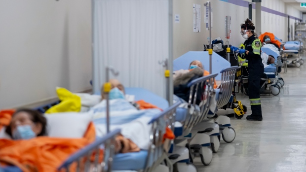 COVID-19: Mengapa begitu banyak pasien yang divaksinasi di rumah sakit?