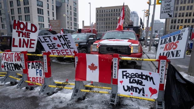 Ottawa police warn protesters they could be charged for blocking downtown streets