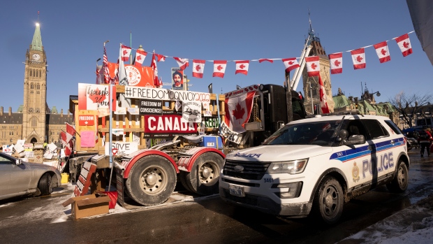 Freedom Convoy : L’Association canadienne des libertés civiles poursuit le gouvernement fédéral en justice au sujet de la Loi sur les mesures d’urgence