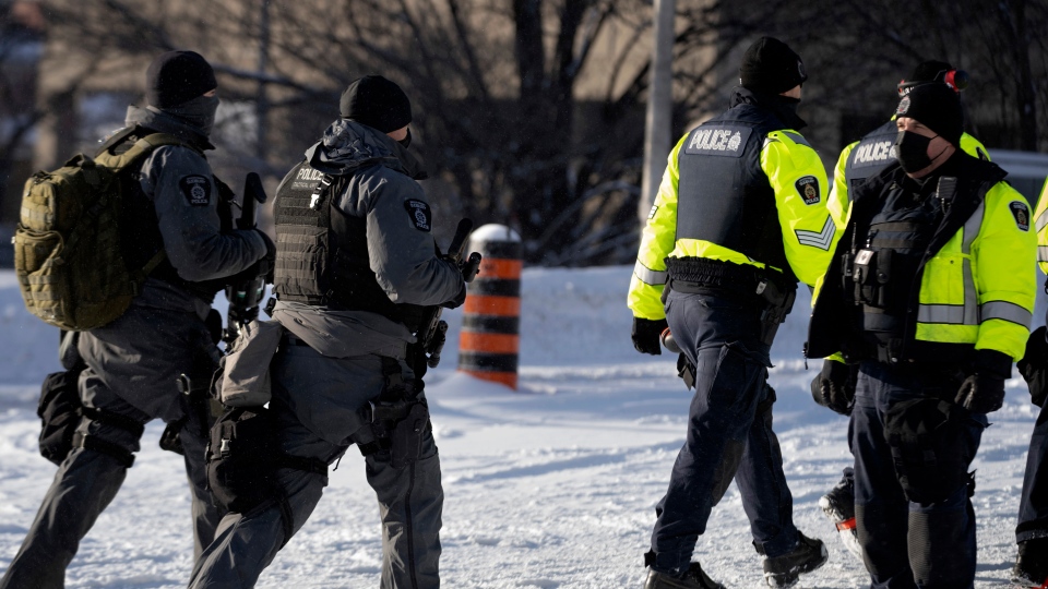 Police in Ottawa move to dismantle a blockade