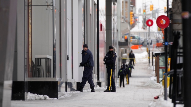 Ottawa's Rideau Centre mall locked down, one person arrested