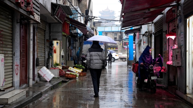 Studies offer further evidence that the coronavirus pandemic began in animals in Wuhan market