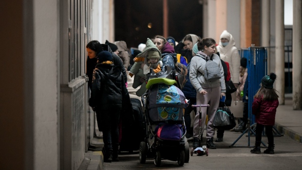 500,000+ refugees flee Ukraine since Russia waged war