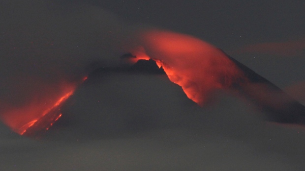 Gunung Merapi di Indonesia telah meletus beberapa kali
