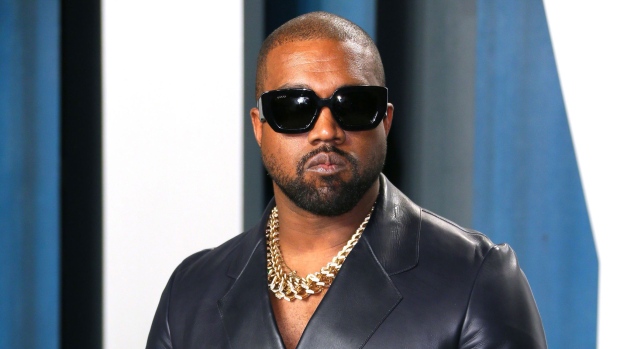 Kanye West diskors dari Instagram karena memposting cercaan rasial