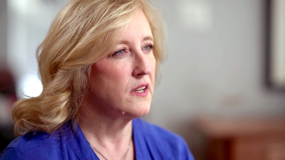 Lisa Raitt speaks with W5