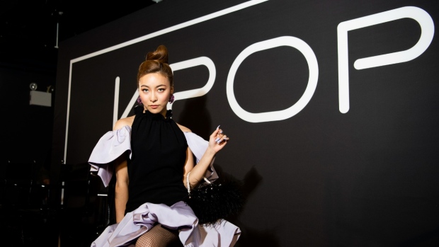 Luna di Broadway: Bintang K-pop Luna siap untuk debut