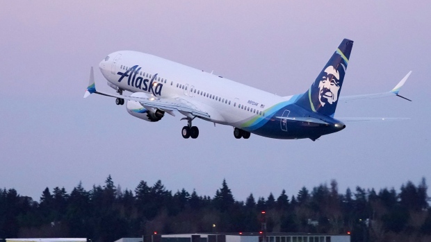 Alaska Airlines meluncurkan kebijakan seragam netral gender untuk pramugari dan staf lainnya