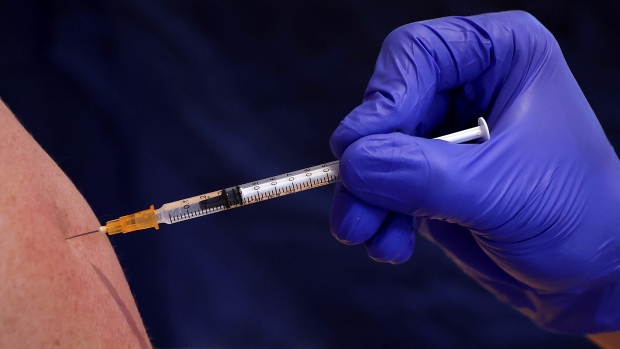 Kovit: Ein Deutscher wurde angeklagt, 90 Impfstoffe für gefälschte Pässe eingenommen zu haben