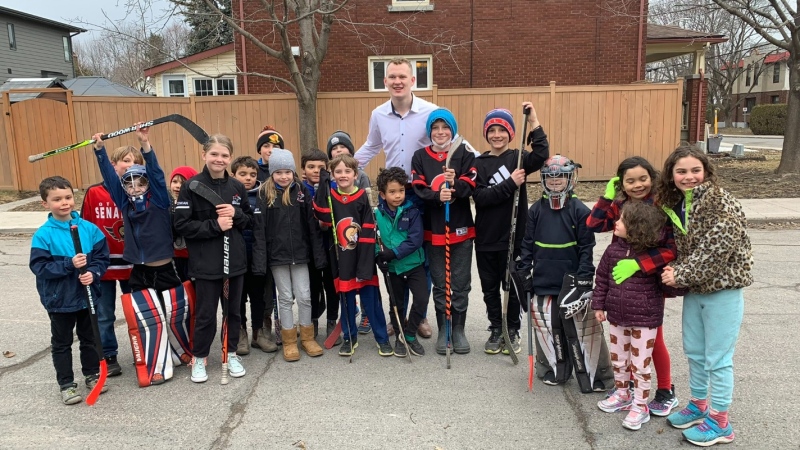 Senators captain Brady Tkachuk poses with some neighbourhood kids after joining in a road hockey game Sunday afternoon. (Courtesy: Andy Morrisey/Twitter)